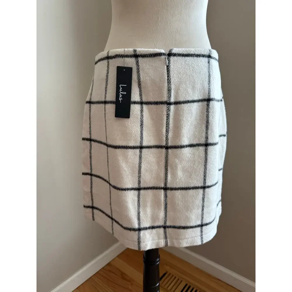 Lulus Skirt White Black Plaid NWT Size Large Cozy Minimalist Preppy